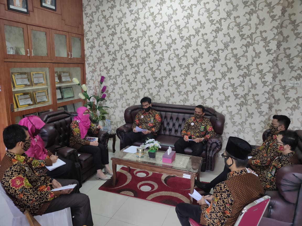 RAPAT PIMPINAN
